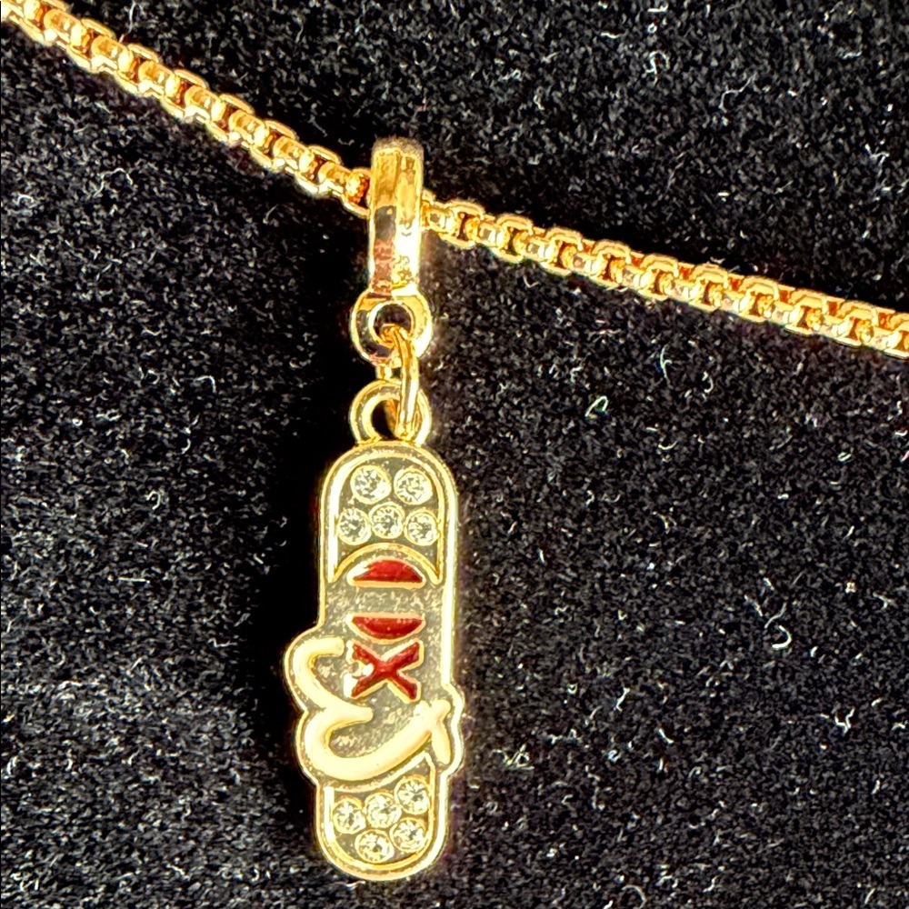 Elegant Effy 24” Gold Charm Necklace with 12 gold pendant charms. New in box. - Picture 14 of 16